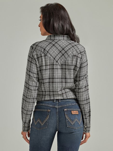 Wrangler Women's Essential Long Sleeve Antique Flannel Western Snap Shirt