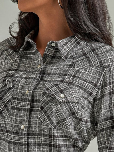 Wrangler Women's Essential Long Sleeve Antique Flannel Western Snap Shirt
