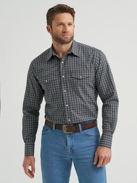 Wrangler Men's Deep Grey Plaid Wrinkle Resistant Snap Down Western Shirt