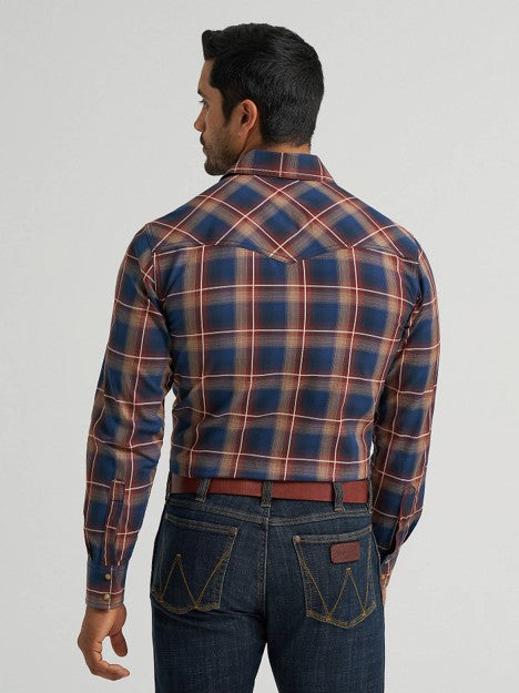 Wrangler men's blue Sunset Retro plaid western snap shirt with long sleeves and snap-button front