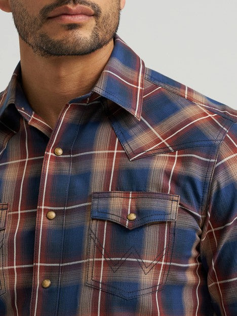 Wrangler men's blue Sunset Retro plaid western snap shirt with long sleeves and classic western styling