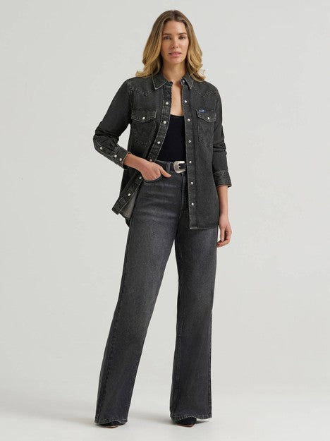 Wrangler women's black colorwash iconic snap shirt, front view with western snap buttons and long sleeves