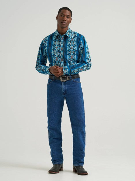 Wrangler men's Aqua Mesa Checotah western snap shirt with long sleeves and pointed yoke detailing