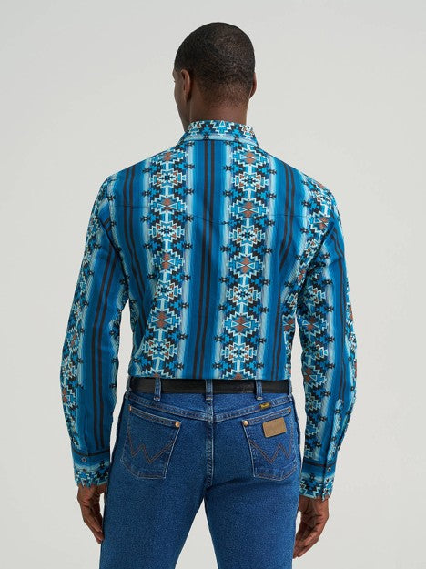 Wrangler men's Aqua Mesa Checotah western snap shirt with classic western styling and snap-button front