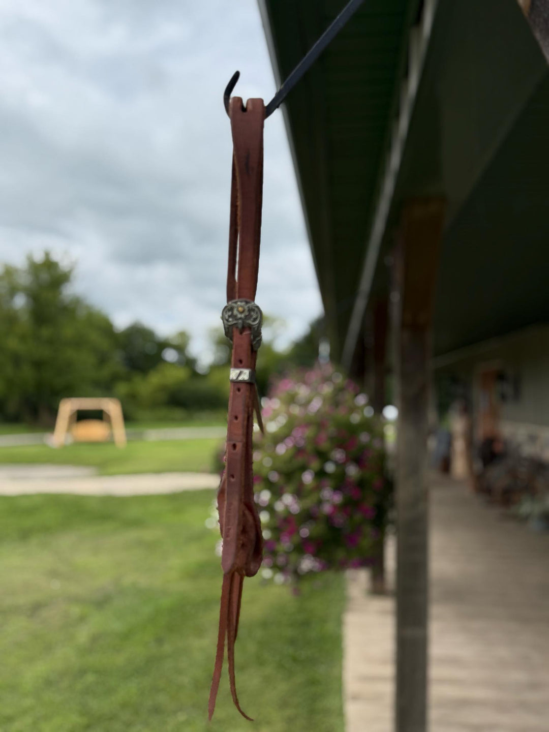 Cowperson Tack 5/8 Inch Slit Ear Headstall-Floral Scroll Buckle