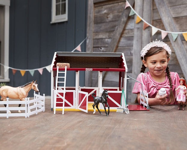 Breyer Birthday at the Barn Set