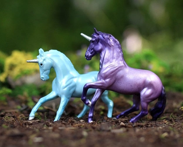 Breyer Dazzling Cliffs Unicorn Family Foal Surprise