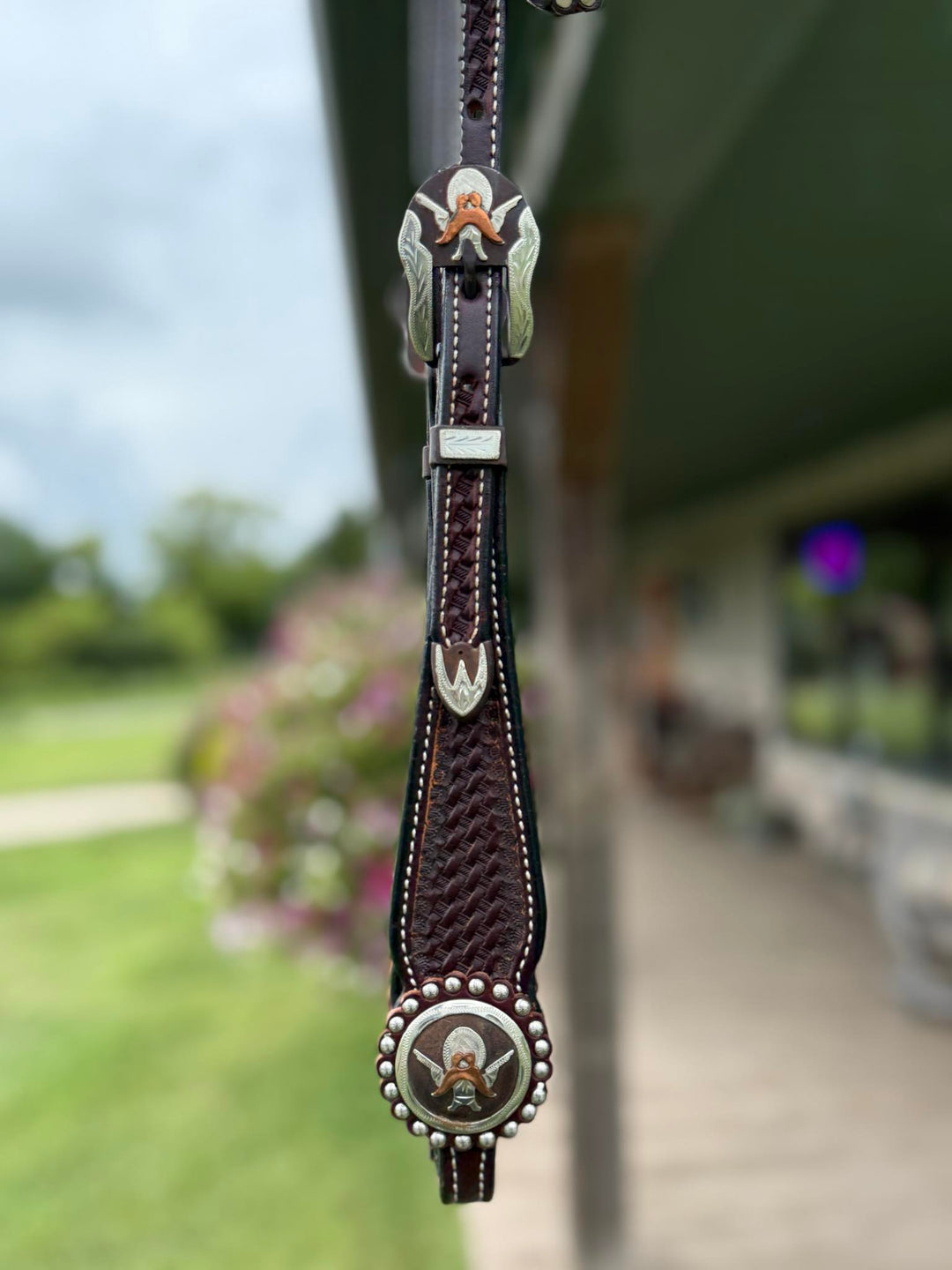 Cowperson Tack Dark Oiled One Ear Headstall-Gunslinger Buckle and Concho Set