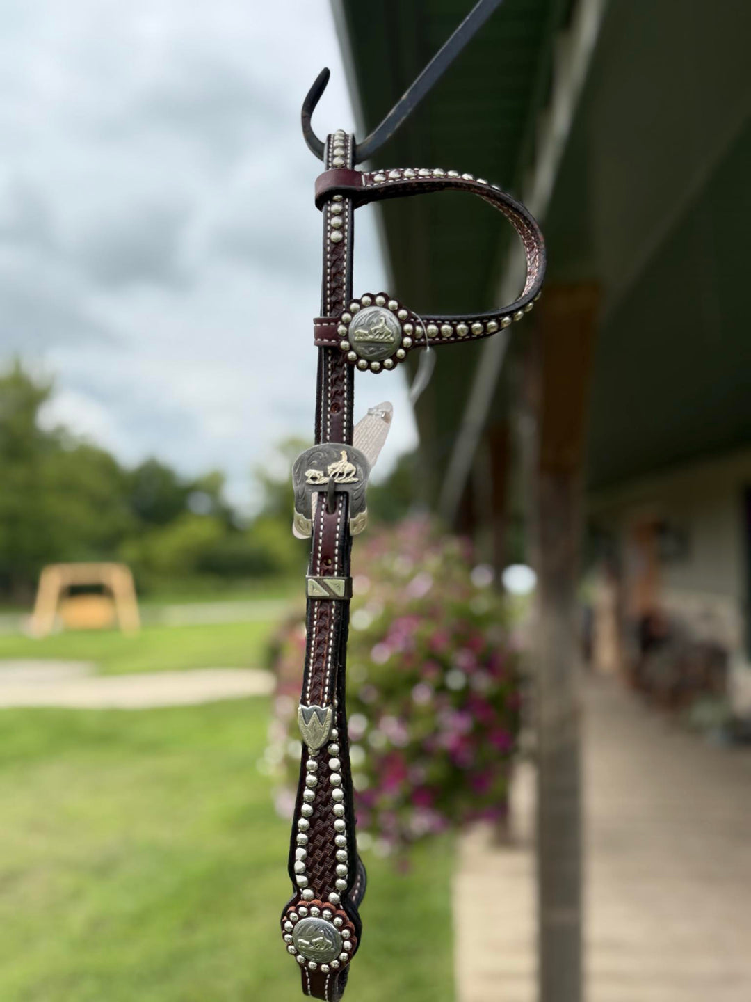 Cowperson Tack Dark Oiled Dotted One Ear Headstall-Cutting Horse Buckle and Concho Set