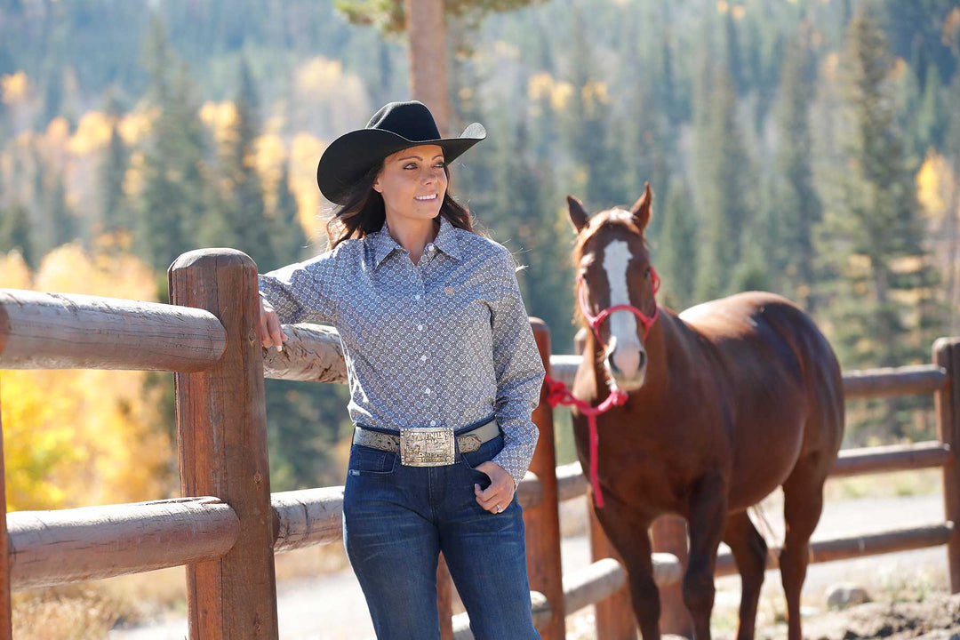 Cinch Women's White and Green Geometric Button Down Shirt