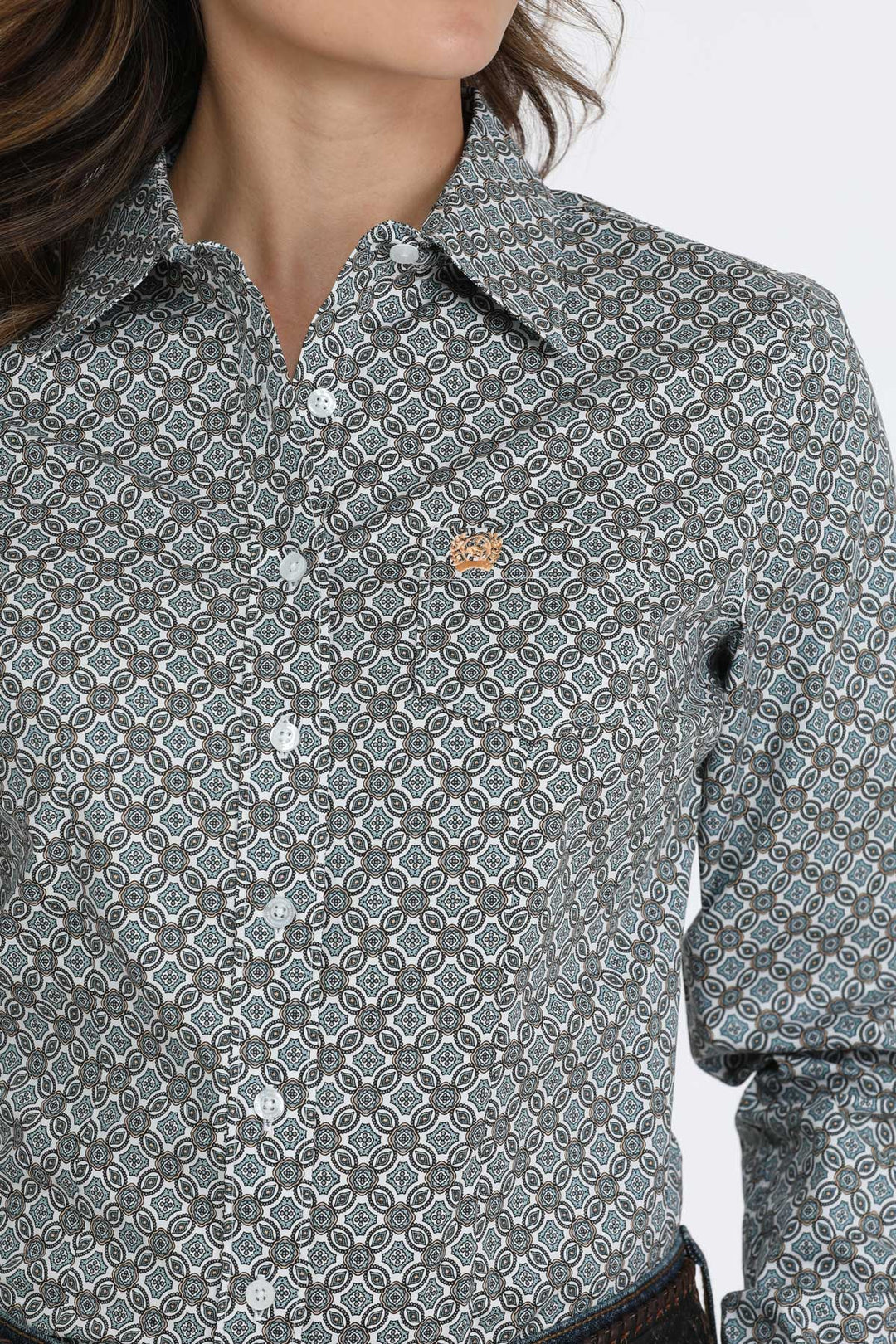 Cinch Women's White and Green Geometric Button Down Shirt