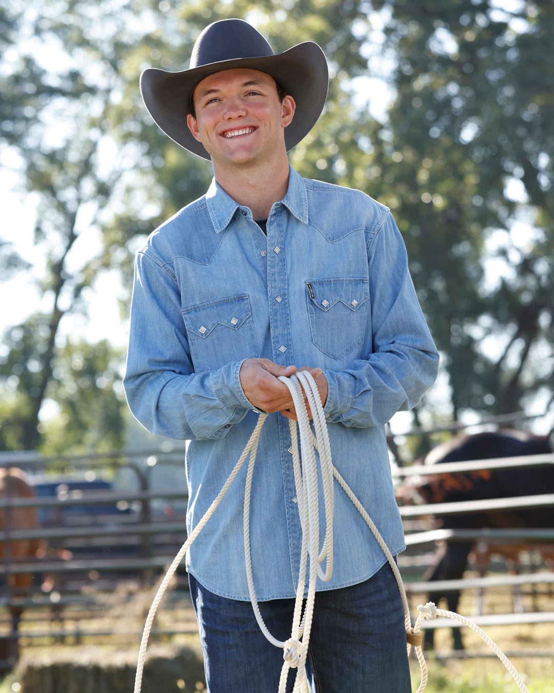 Cinch Men's Light Stonewash Denim Snap Shirt