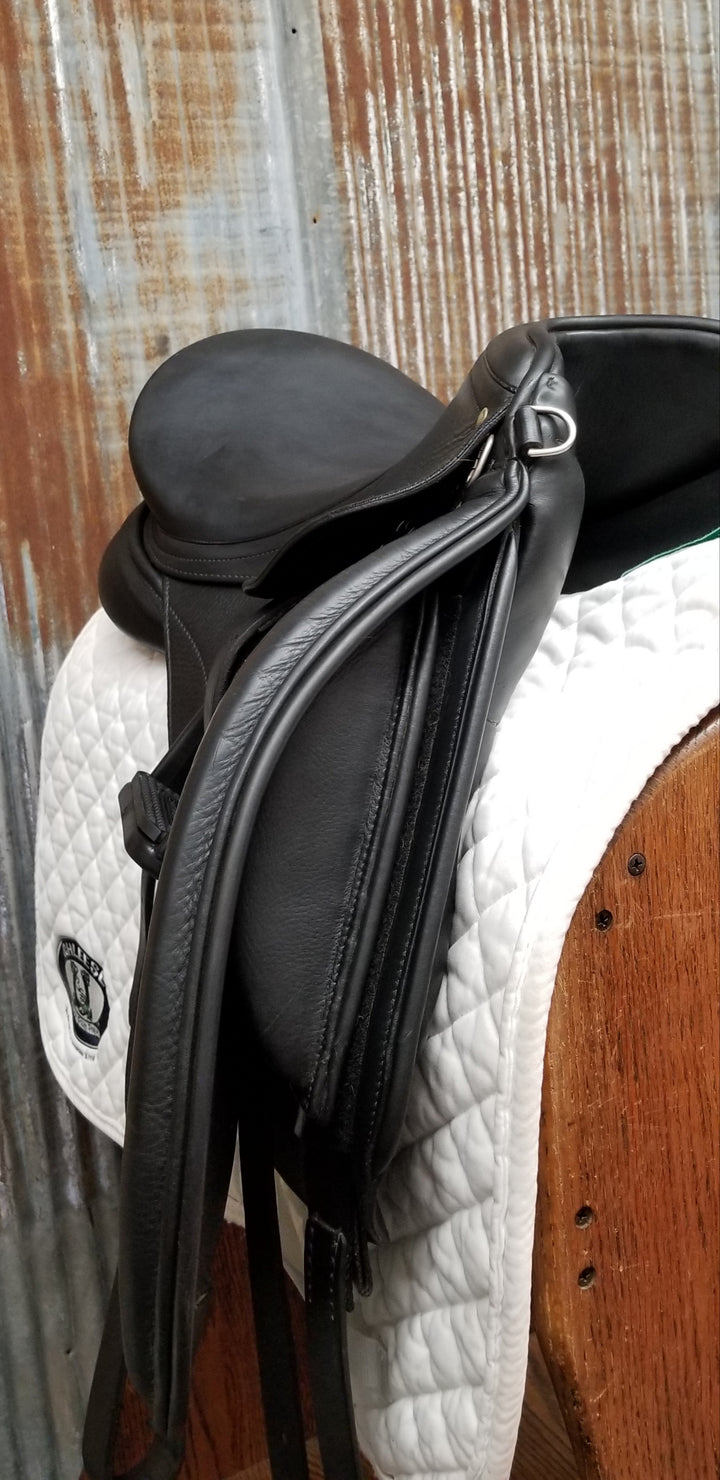 Schleese Triumph 18" Dressage Saddle (Gently Used)